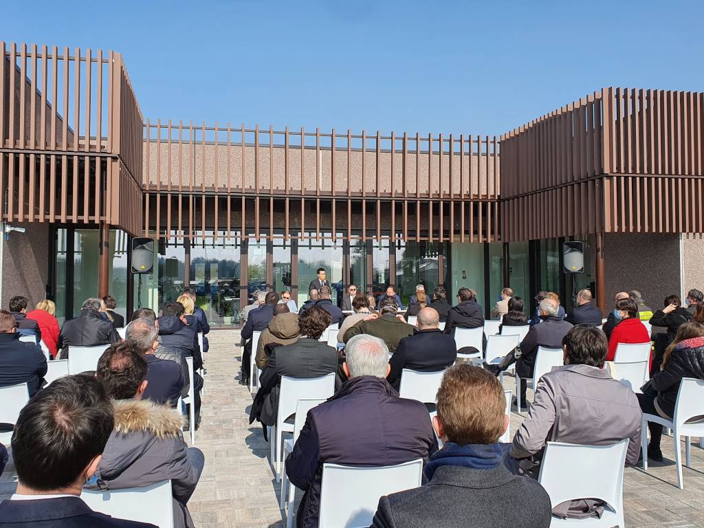 Taglio del nastro per il nuovo impianto per la produzione di biometano a Legnano