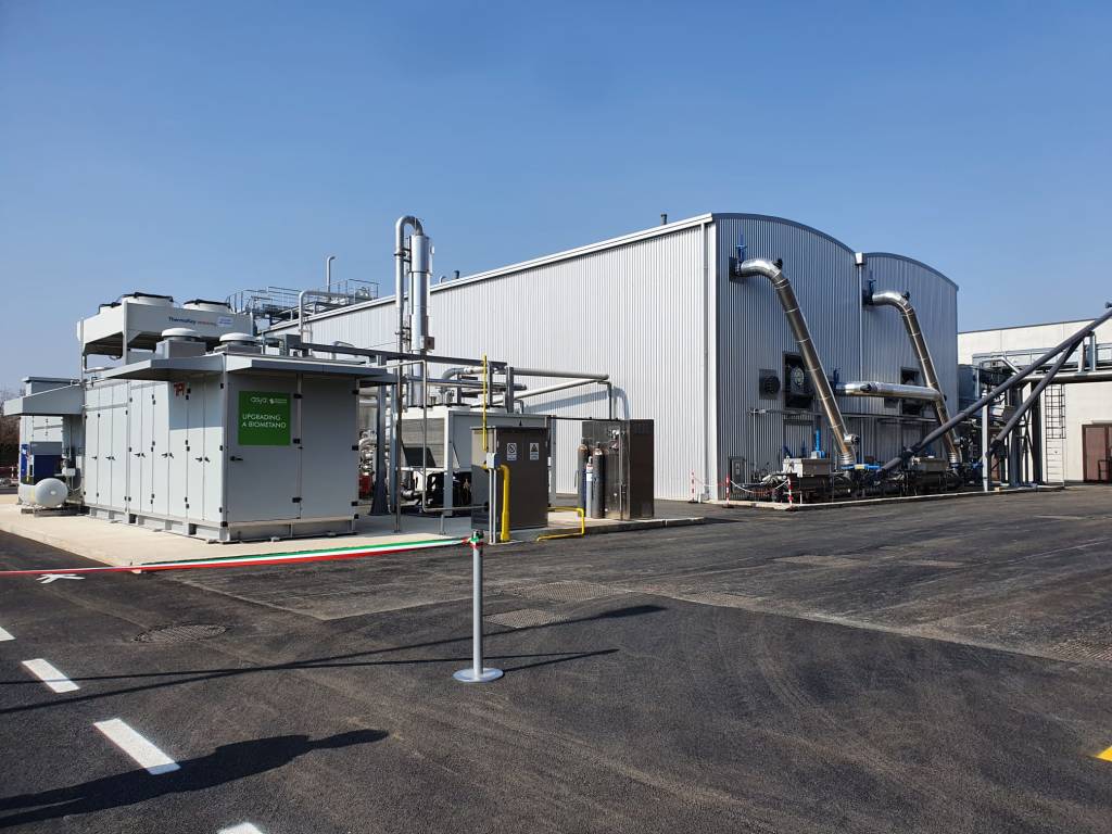 Taglio del nastro per il nuovo impianto per la produzione di biometano a Legnano