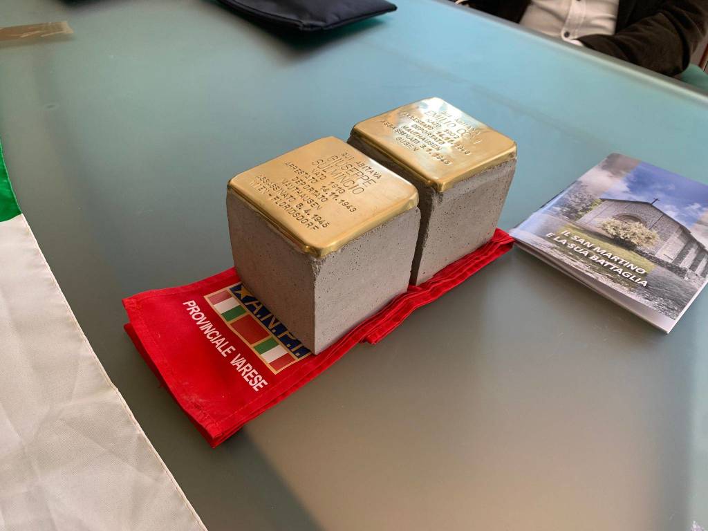 A Induno Olona posate le pietre d'inciampo dedicate a Emilio Como e Giuseppe Sulmincio