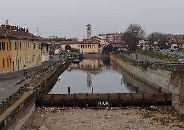 Torna l’acqua nel Naviglio Grande