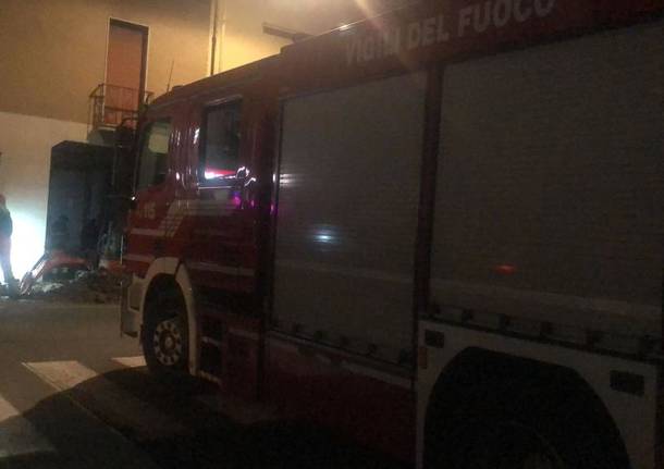 Vigili del Fuoco in via Venegono per un guasto idrico