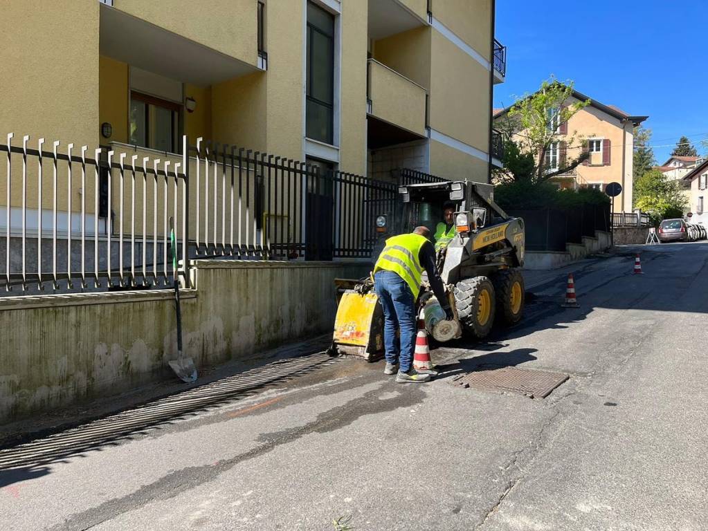 Arriva il marciapiede in via Fiume a Varese