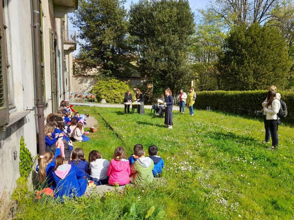 caccia alla uova primaria azzate