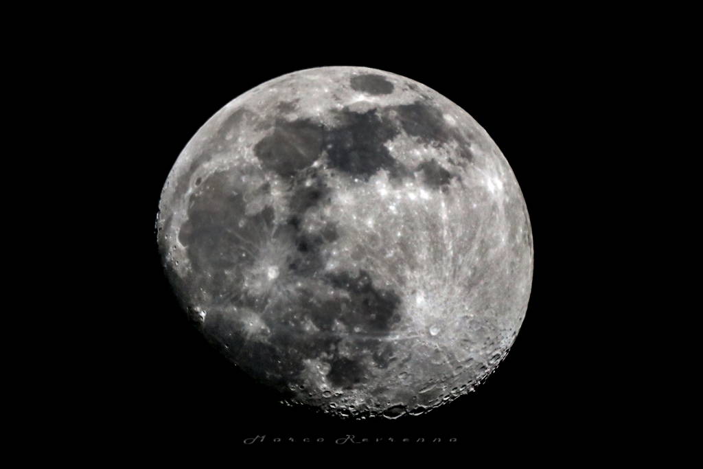 Il fascino senza tempo della luna
