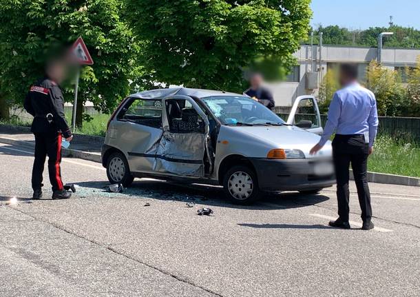 Incidente tra un’auto e una moto a Cavaria con Premezzo