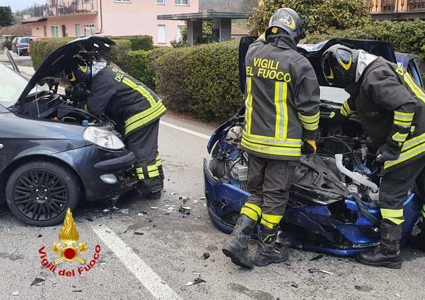Scontro frontale a Cremenaga