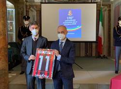 Dalla maglia di Ibrahimovic ai robot della scientifica: tutto il glamour della festa della polizia