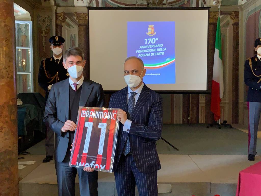 Dalla maglia di Ibrahimovic ai robot della scientifica: tutto il glamour della festa della polizia