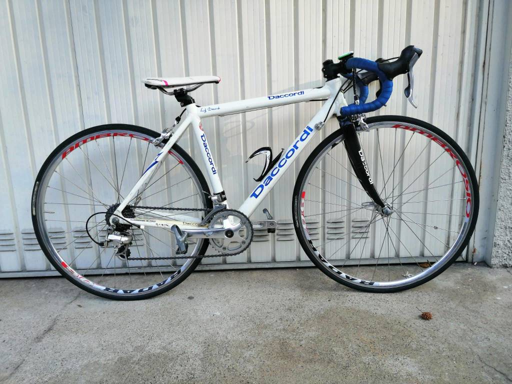 Furto nella sede della società ciclistica Remo Calzolari di Camnago Boscone