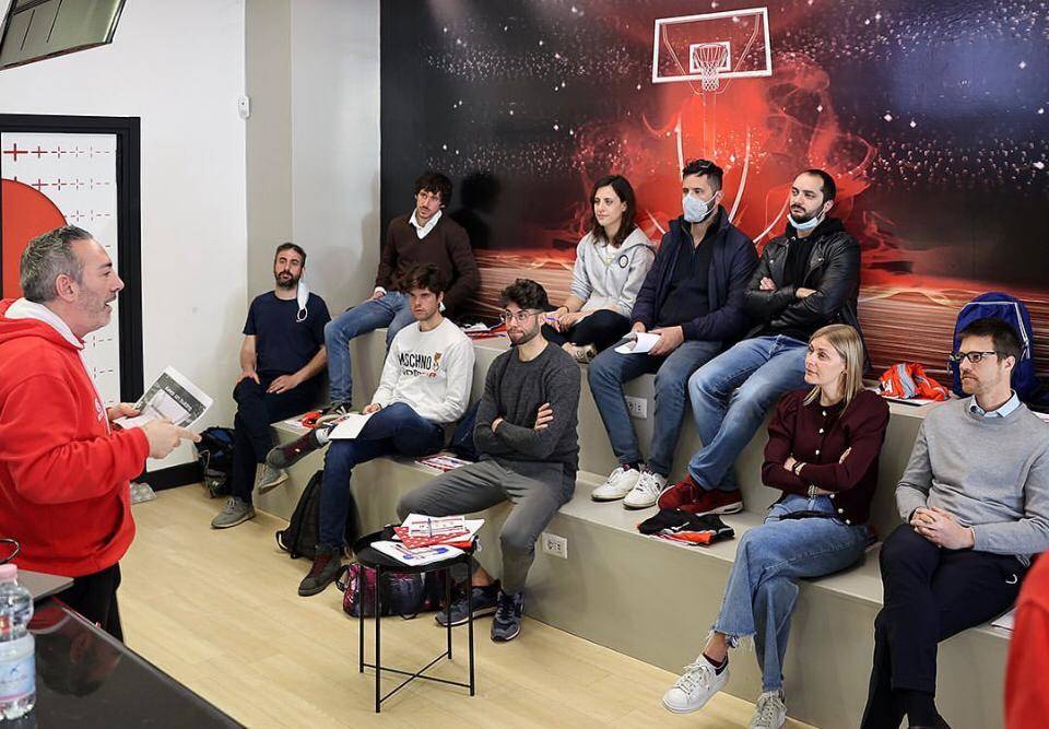 Giovani industriali dell'Altomilanese a lezione con il Legnano Basket Knights