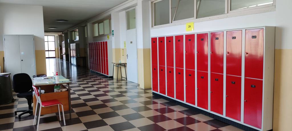 I nuovi armadietti alle scuole medie di Varano Borghi
