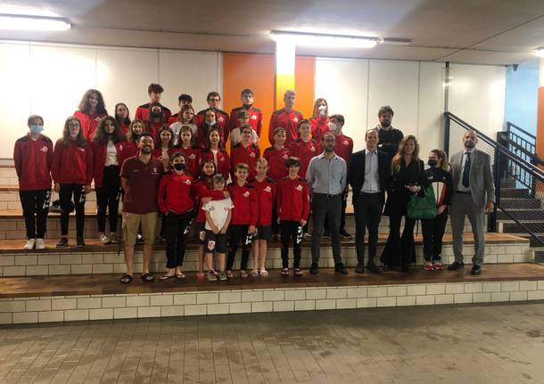 Il presidente del Coni Lombardia, Marco Riva in piscina Legnano