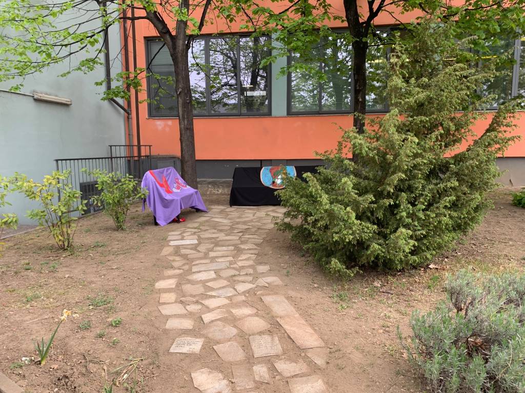 Inaugurazione panchine letterarie al Newton di Varese