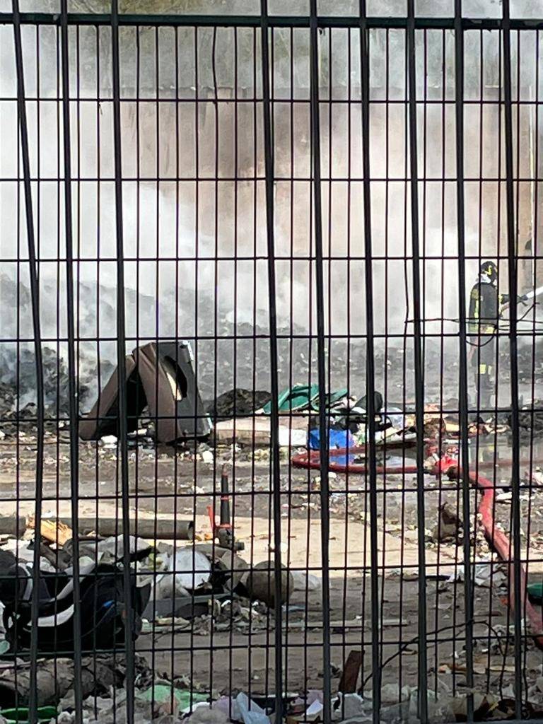 Incendio rifiuti vicinanze ex Accam