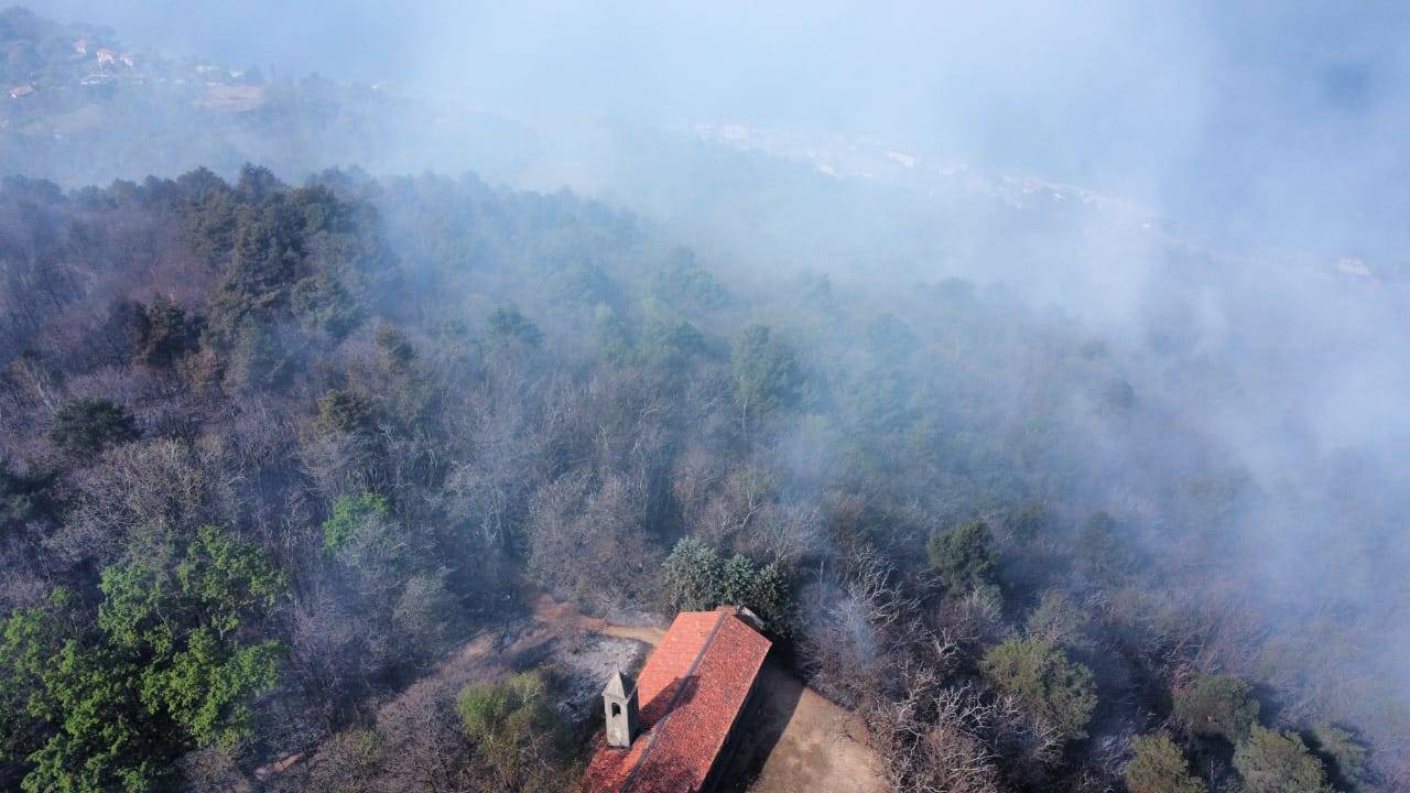 Incendio San Quirico sabato