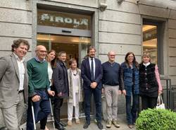 L'assessore Guidesi in visita ai negozi storici di Varese