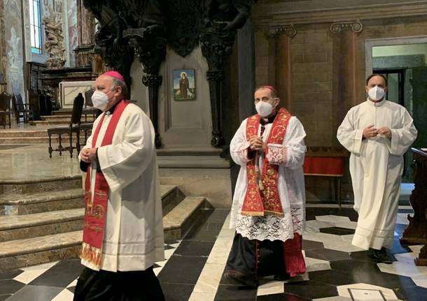 L’arcivescovo di Milano in basilica di San Vittore a Varese per la consegna degli olii santi