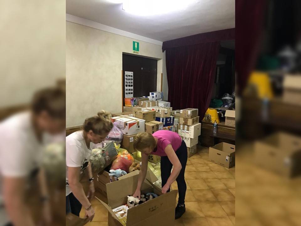 La partenza della seconda spedizione di aiuti per l'Ucraina da Comabbio