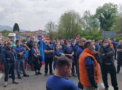 La protesta dei lavoratori alla Whirlpool di Cassinetta