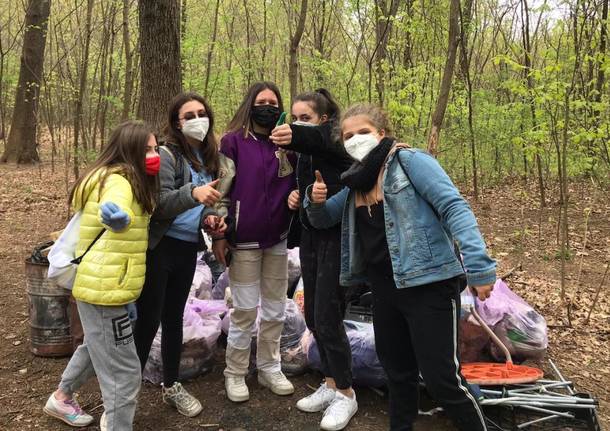 Marnate – La pulizia dei boschi nel parco del Rugareto