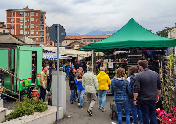 mercato luino