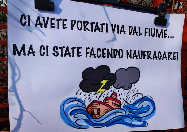 Protesta  al mercato di Sesto Calende