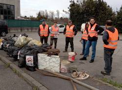 raccolti 80 sacchi di rifiuti abbandonati nella zona industriale di Gallarate