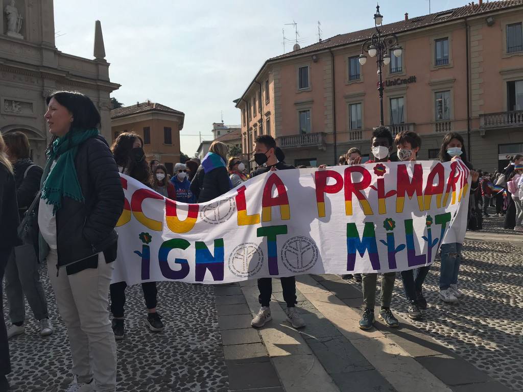 Saronno in piazza per la pace in Ucraina