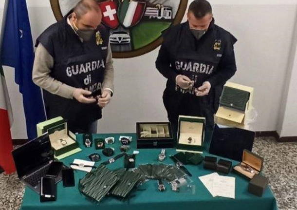 sequestro orologi contrabbando como aprile 2022