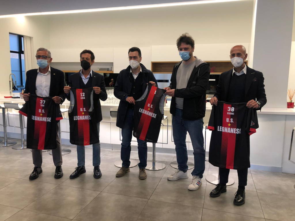 Stra Legnanese 2022 la consegna delle maglie