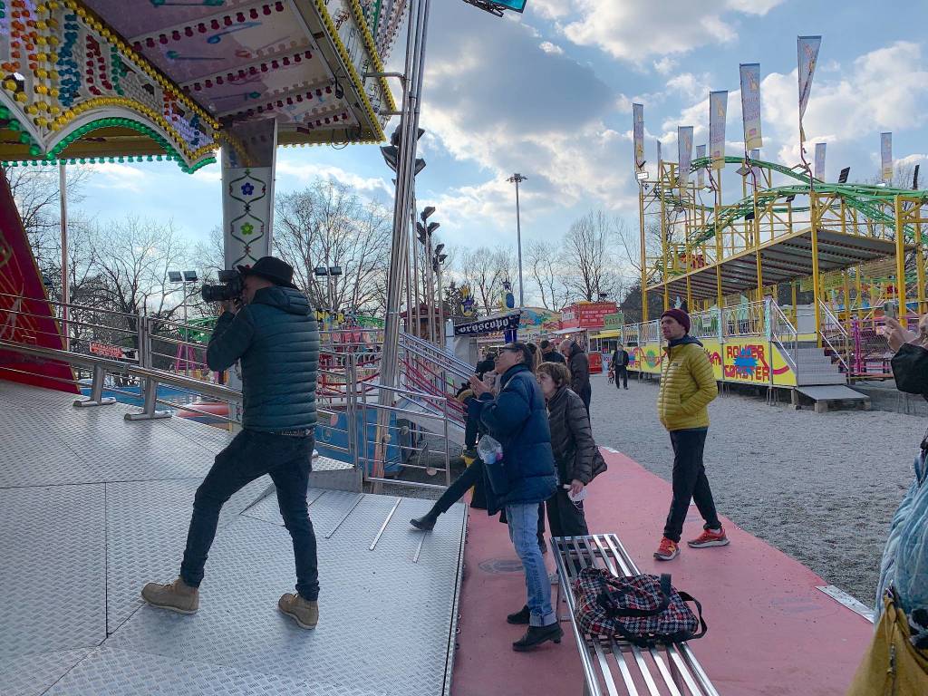 Tra giostre e ottovolanti, al Luna Park di Varese fa tappa la moda