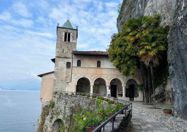 Un giro a piedi di 18 km attorno all’Eremo di Santa Caterina del Sasso