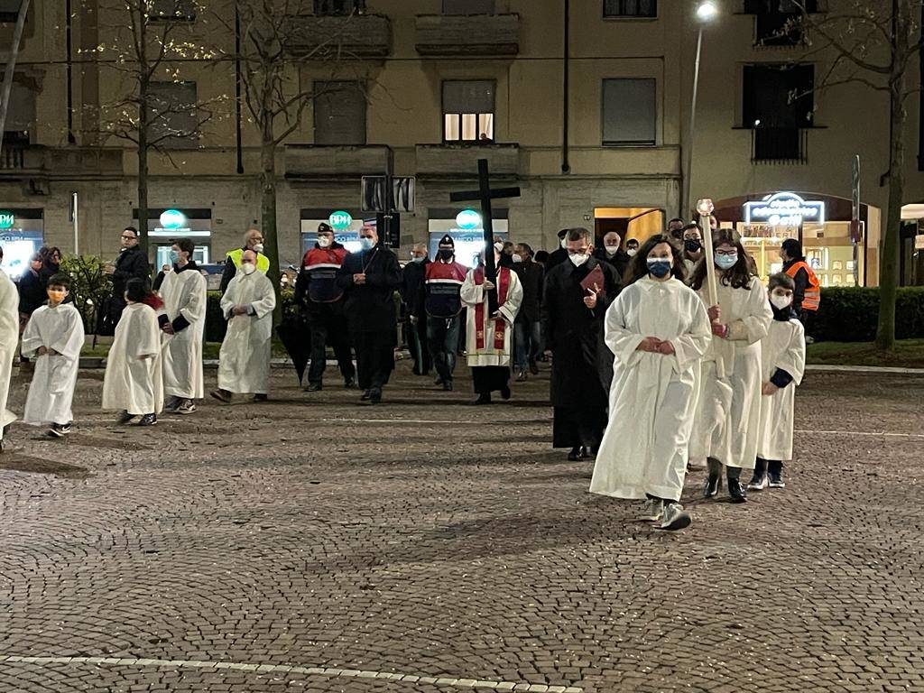 Via Crucis a Parabiago con mons. Mario Delpini