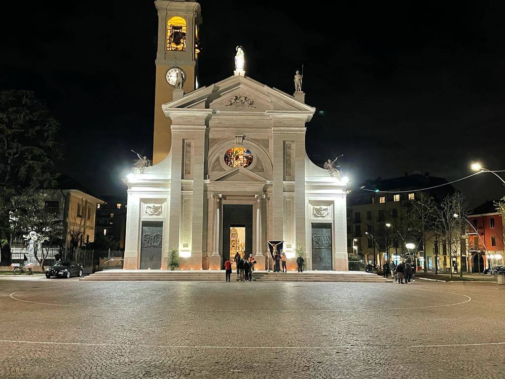 Via Crucis a Parabiago con mons. Mario Delpini