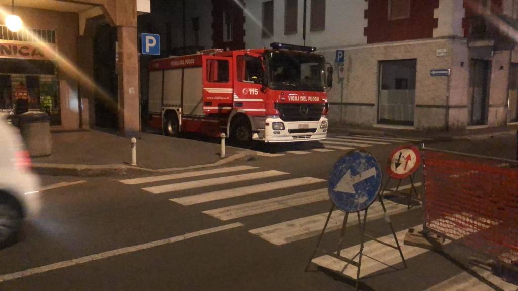 Vigili del fuoco in via Venegono a Legnano 