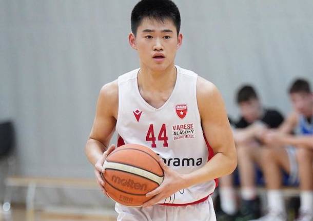 weilun zhao basket academy