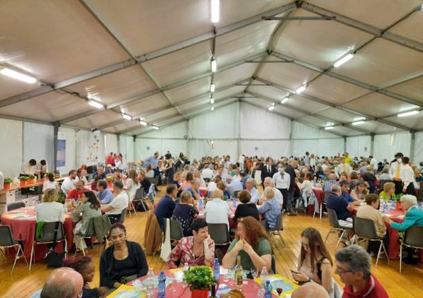 Aggiungi un pasto a tavola - la cena solidale 2022