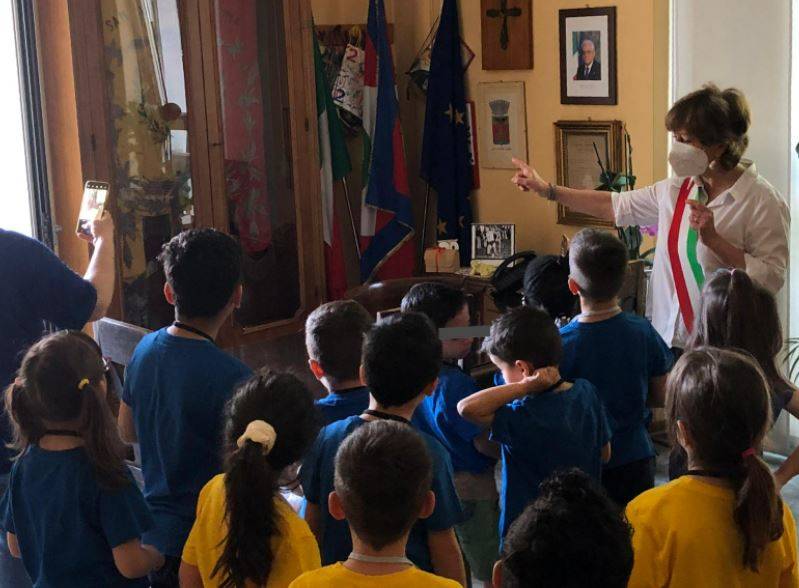 Bimbi dell'Istituto statale dell'Infanzia Rodari in visita in Comune a San Vittore Olona