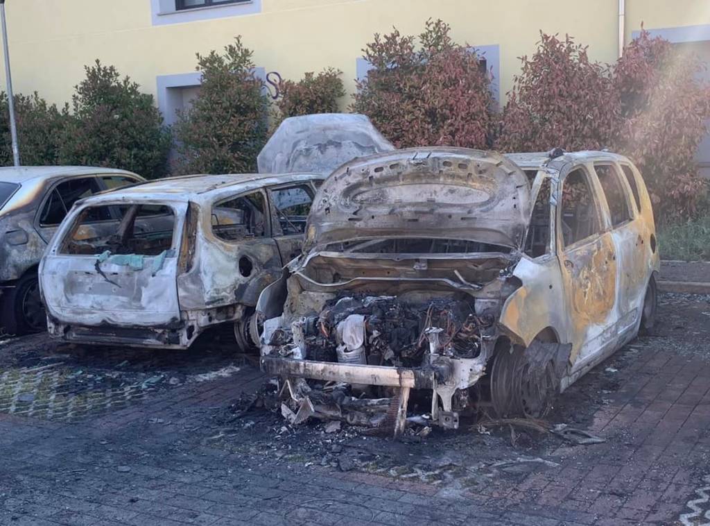 Busto Arsizio, incendio auto in via Goito