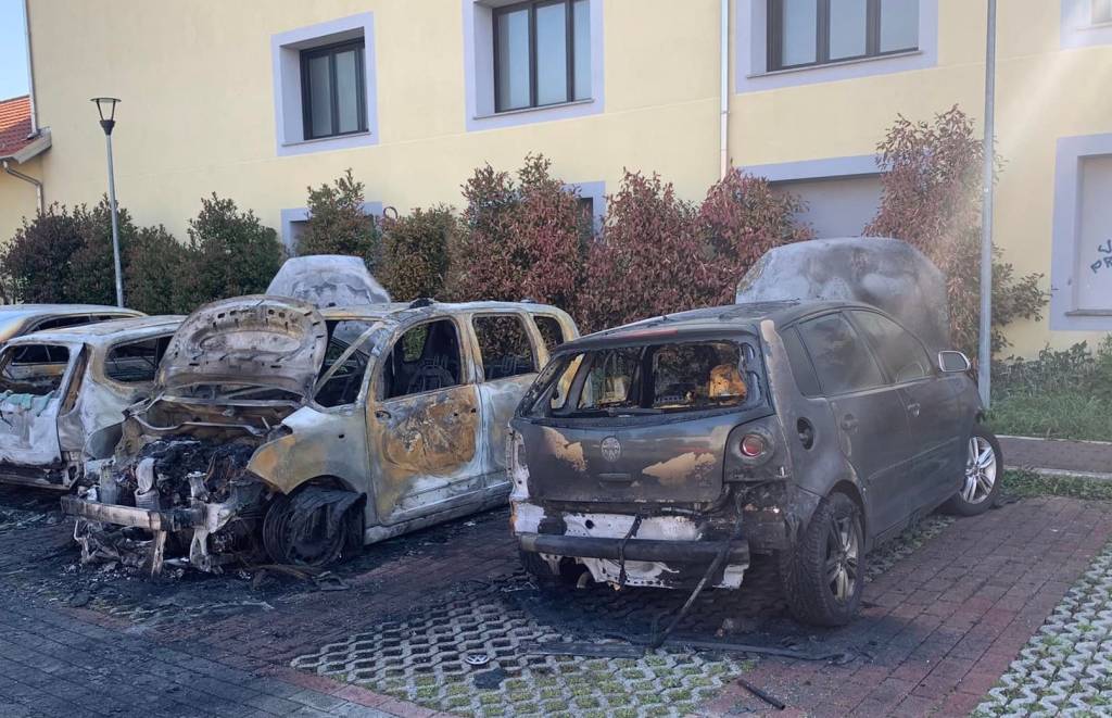 Busto Arsizio, incendio auto in via Goito