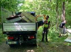 Cantello - Rifiuti abbandonati nel bosco