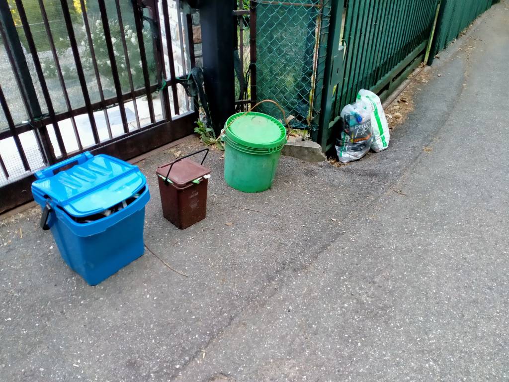 Problemi con la raccolta dei rifiuti a Porto Ceresio e Besano