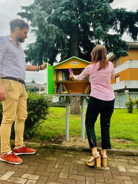 Casetta dei libri bookcrossing a Besozzo 