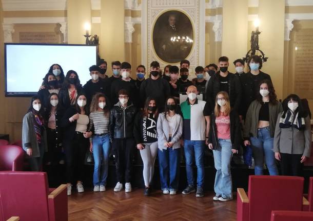 Consegna attestati del progetto "Invece di giudicare" a 29 studenti del Bernocchi