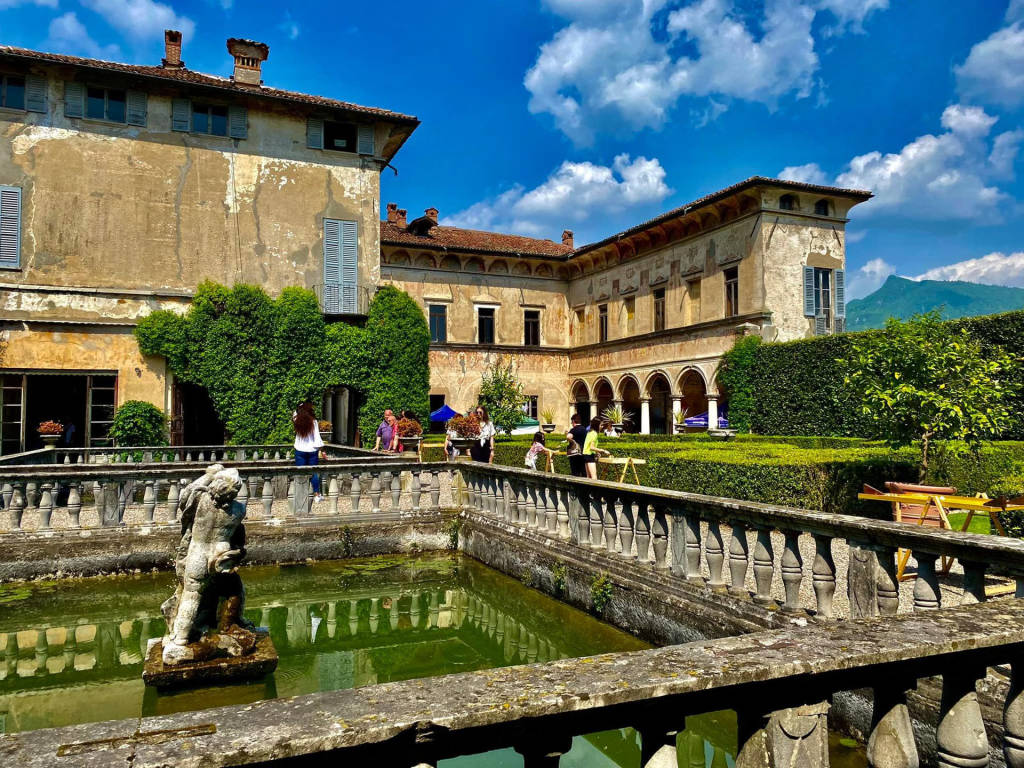 foto del giorno 17 maggio 2022 villa cicogna mozzoni bisuschio