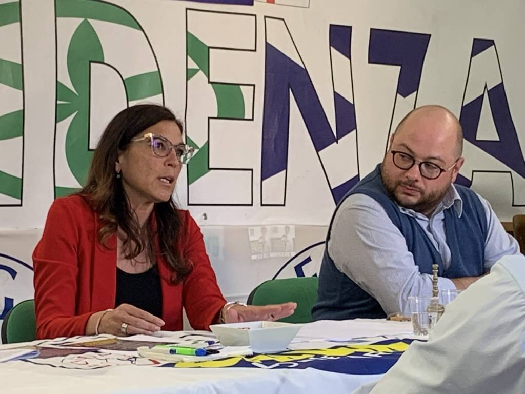 Francesca Brianza spiega i referendum agli attivisti della Lega