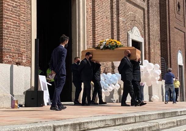 I funerali di Stefania e Giulia a Samarate