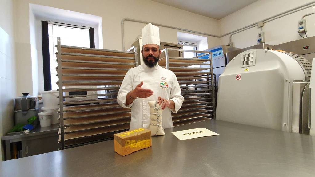 Il pane per la pace del panificatore Matteo Cunsolo di Parabiago