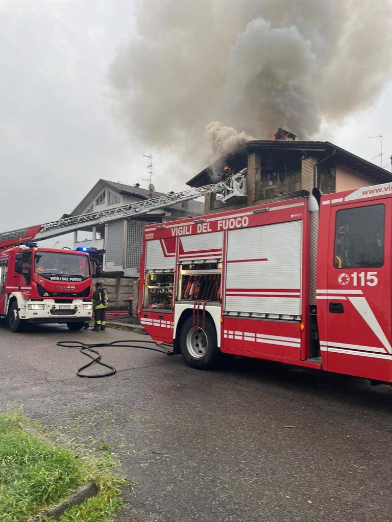 Incendio tetto a Lainate 