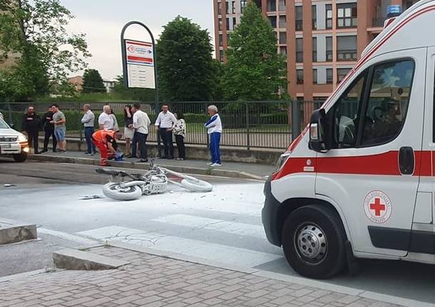 incidente auto moto saronno 